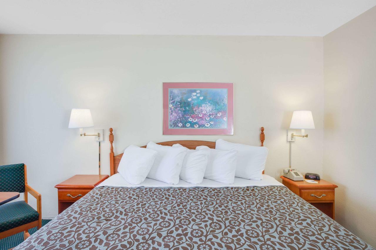 Days Inn By Wyndham Νιούπορτ Εξωτερικό φωτογραφία