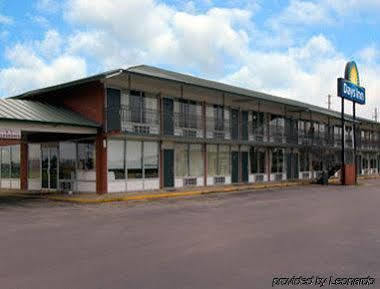 Days Inn By Wyndham Νιούπορτ Εξωτερικό φωτογραφία